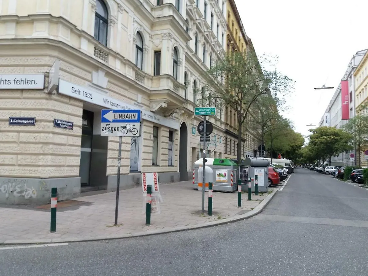 Flamingo Apartment Vienna 0*,  Austria